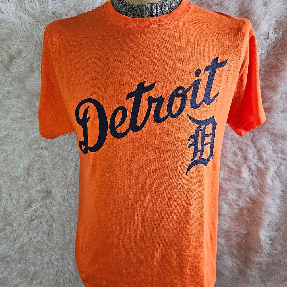 Genuine Merchandise Detroit Tiger Man's Orange Logo Graphic Crew Neck T-Shirt M